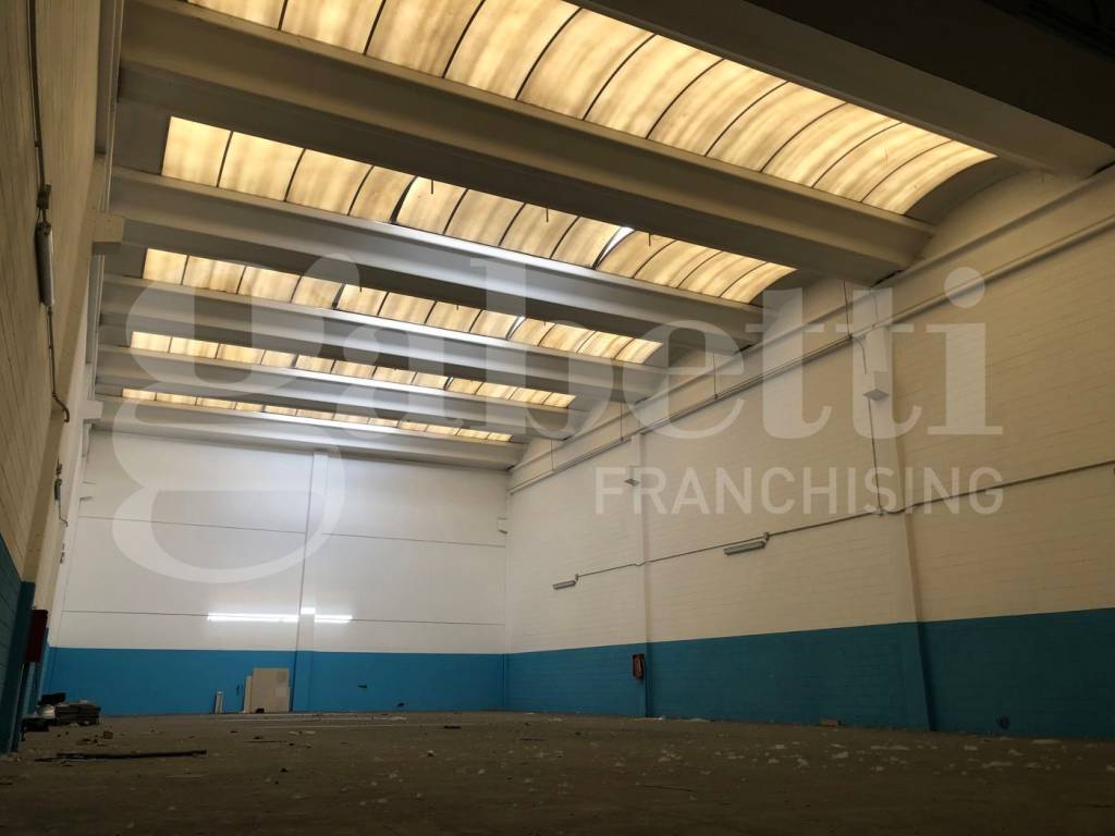 locale commerciale in vendita a Gessate