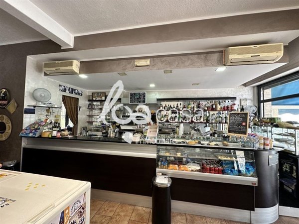 locale commerciale in vendita a Gessate