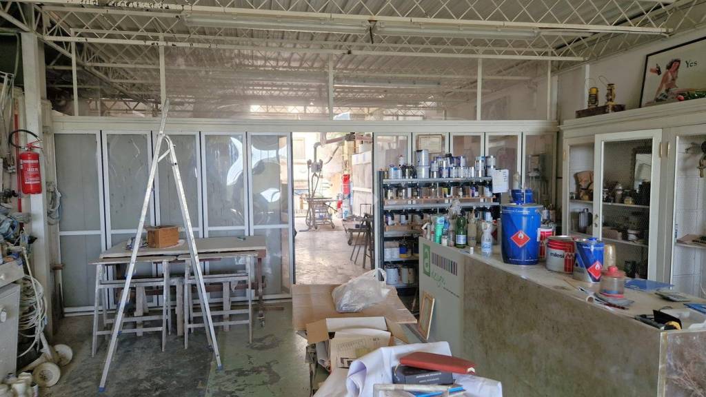 locale commerciale in vendita a Gessate