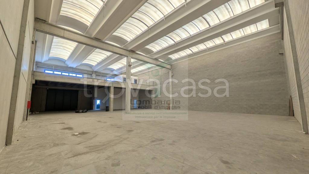 locale commerciale in vendita a Gessate in zona Villa Fornaci