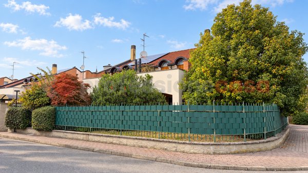 casa indipendente in vendita a Gessate in zona Villa Fornaci