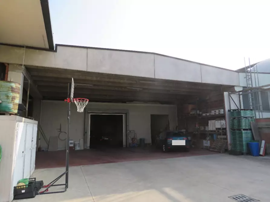 locale di sgombero in vendita a Gorgonzola