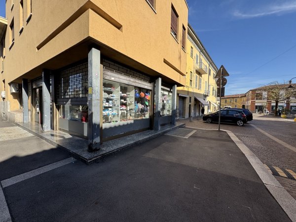 locale commerciale in vendita a Gorgonzola