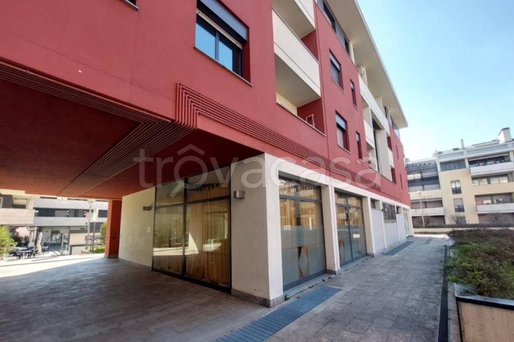 negozio in vendita a Gorgonzola