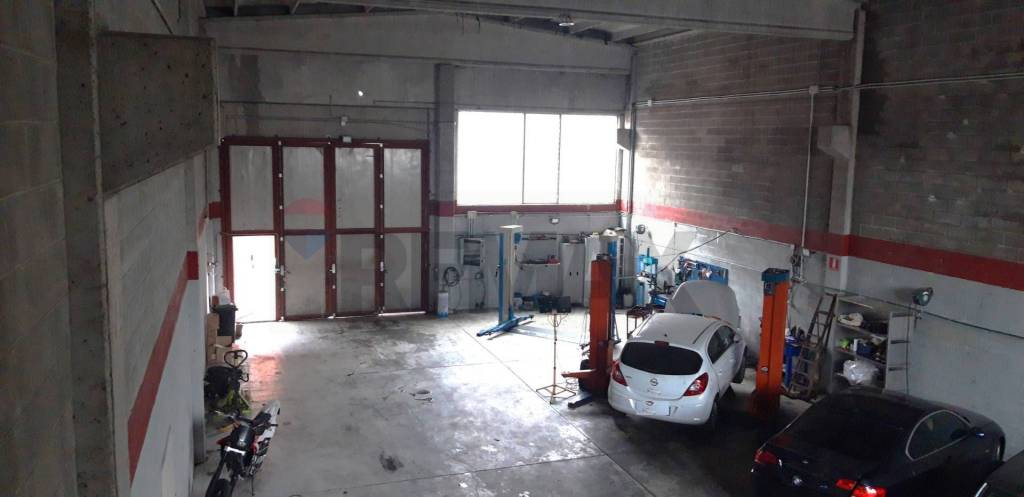 locale commerciale in vendita a Gorgonzola