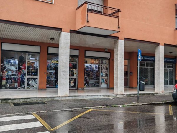 negozio in vendita a Gorgonzola
