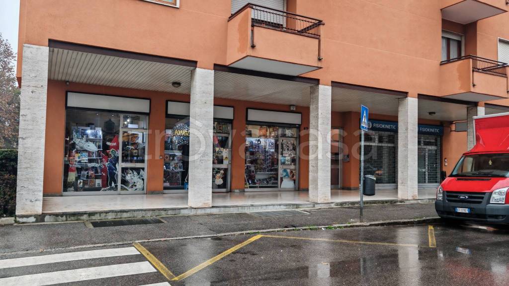 negozio in vendita a Gorgonzola