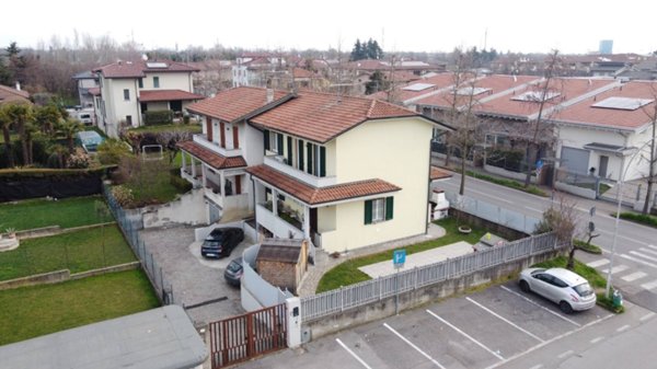 casa indipendente in vendita a Grezzago