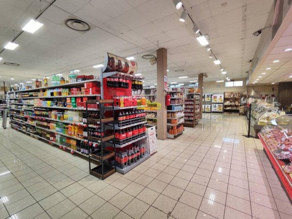 negozio in vendita a Grezzago