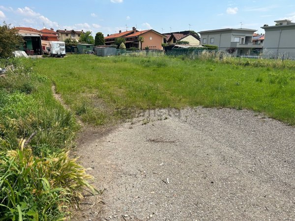 terreno edificabile in vendita a Grezzago