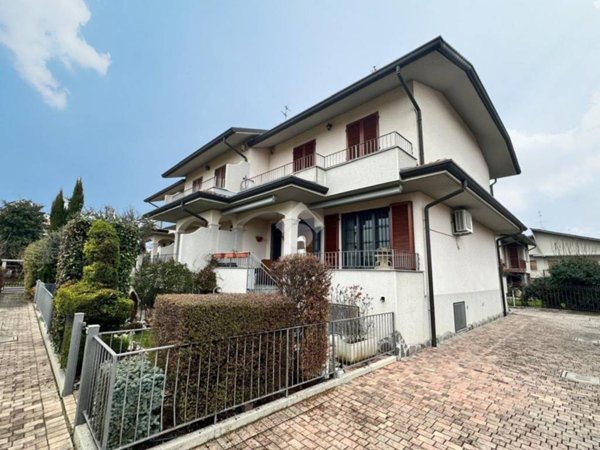 casa indipendente in vendita a Grezzago