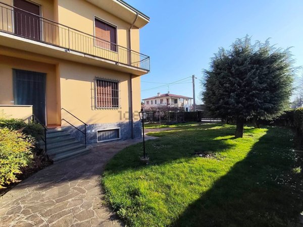 casa indipendente in vendita a Grezzago