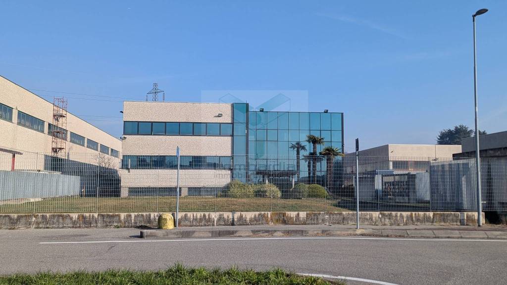 locale commerciale in vendita a Grezzago