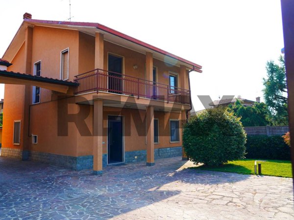casa indipendente in vendita a Grezzago