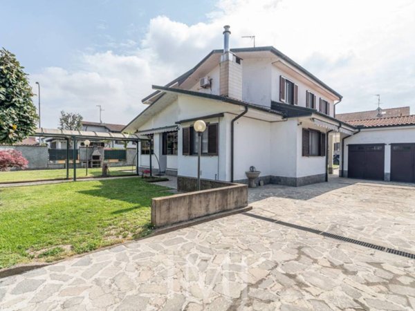 casa indipendente in vendita a Gudo Visconti
