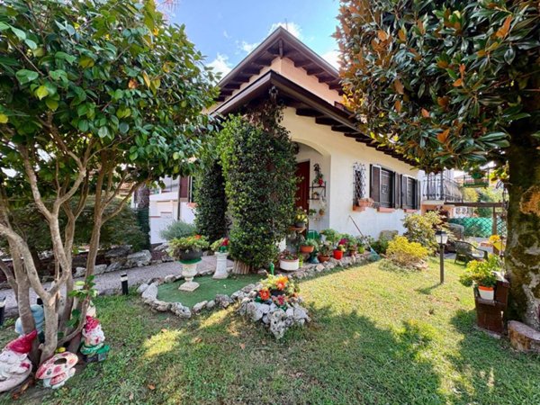 casa indipendente in vendita a Gudo Visconti