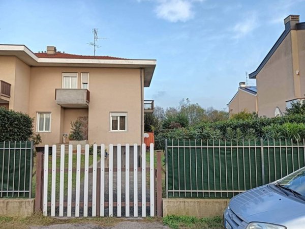 casa indipendente in vendita ad Inveruno