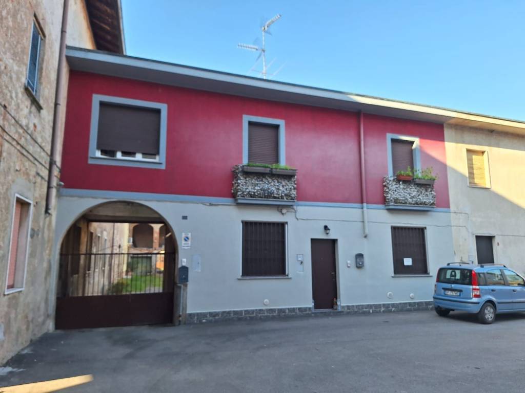casa indipendente in vendita ad Inveruno in zona Furato