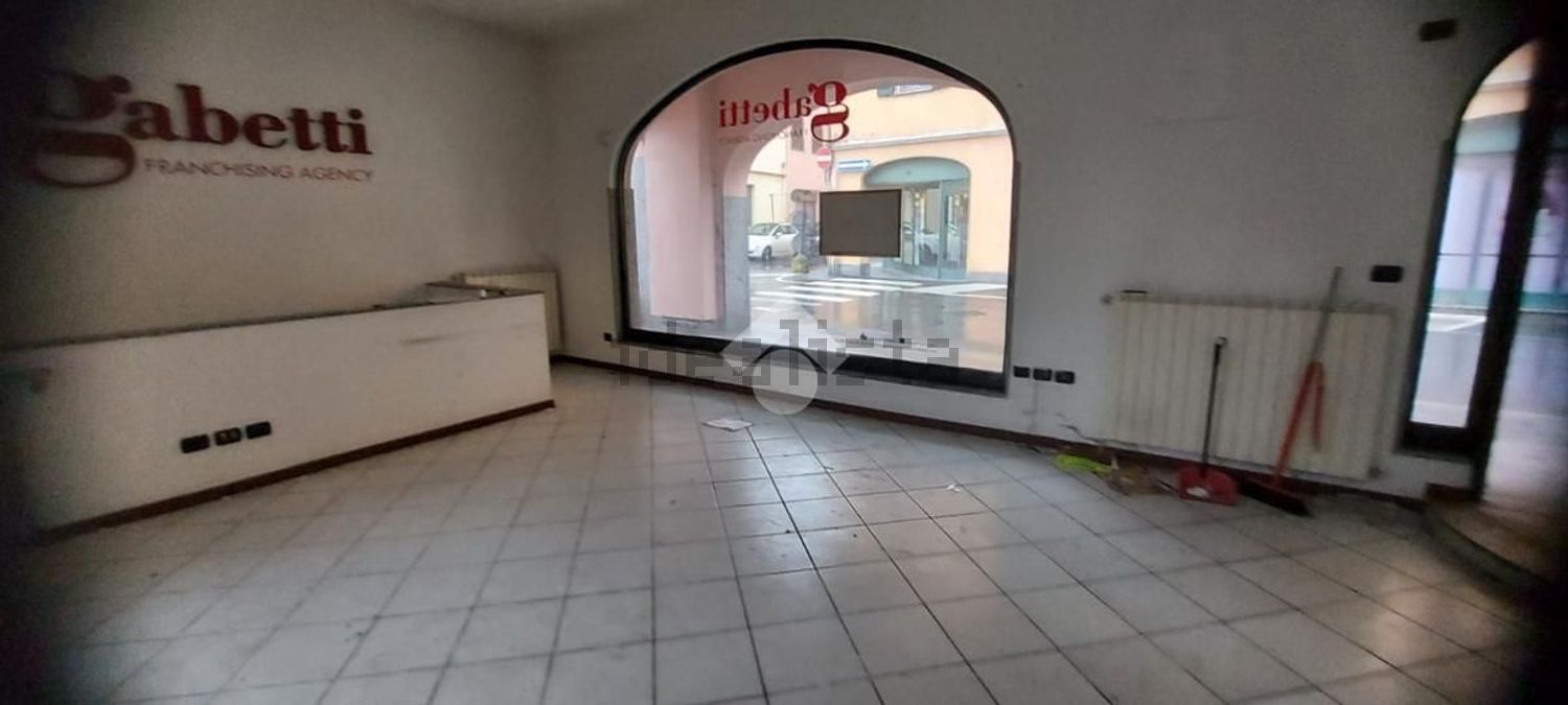 locale di sgombero in vendita ad Inveruno