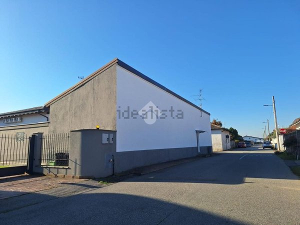 appartamento in vendita ad Inveruno in zona Furato