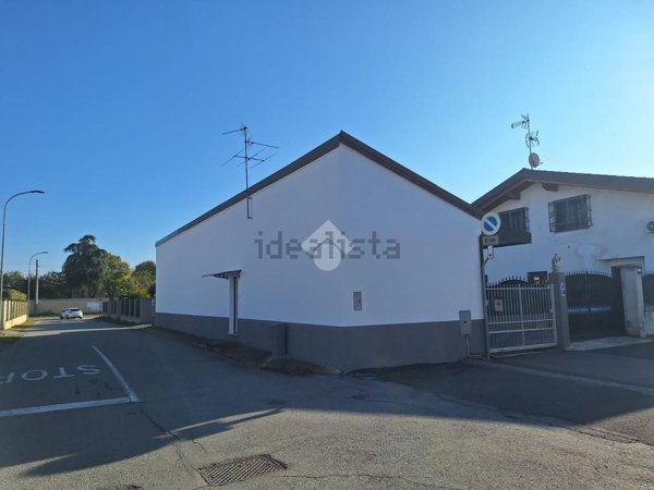appartamento in vendita ad Inveruno in zona Furato