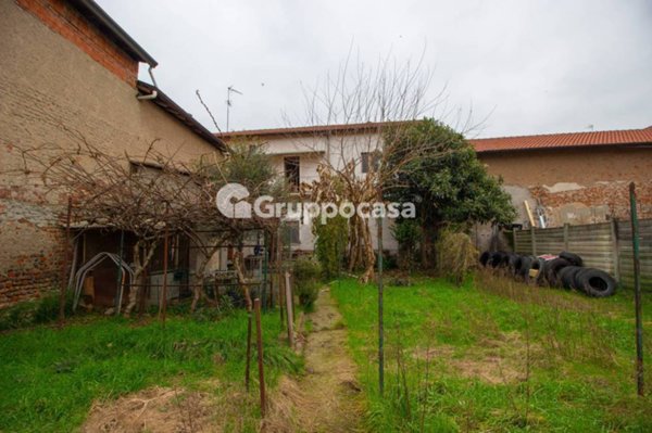 casa indipendente in vendita ad Inveruno in zona Furato