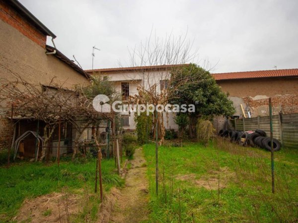 casa indipendente in vendita ad Inveruno in zona Furato