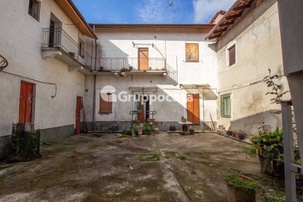 casa indipendente in vendita ad Inveruno in zona Furato