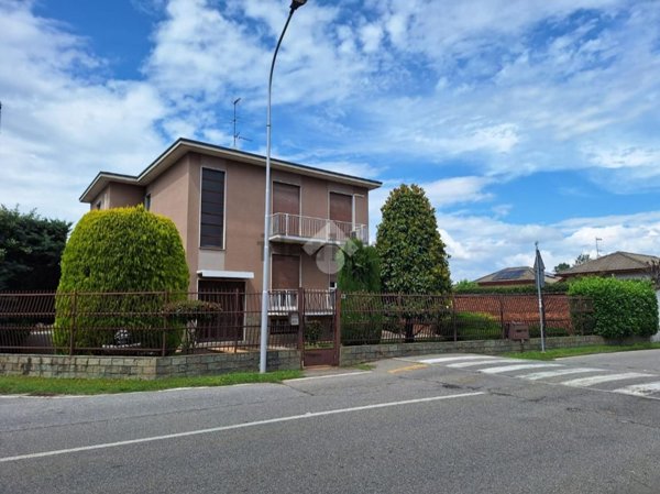 casa indipendente in vendita ad Inveruno