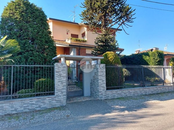 casa indipendente in vendita ad Inveruno
