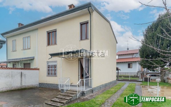 quadrivano in vendita ad Inveruno