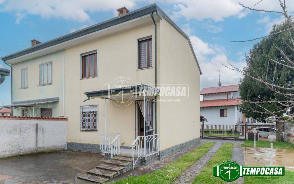 casa indipendente in vendita ad Inveruno