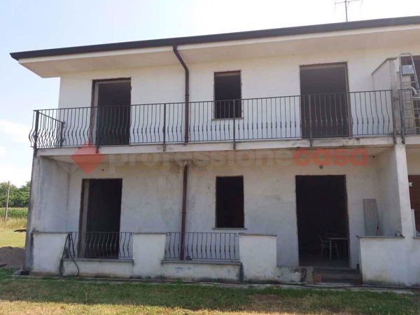 appartamento in vendita ad Inveruno in zona Furato