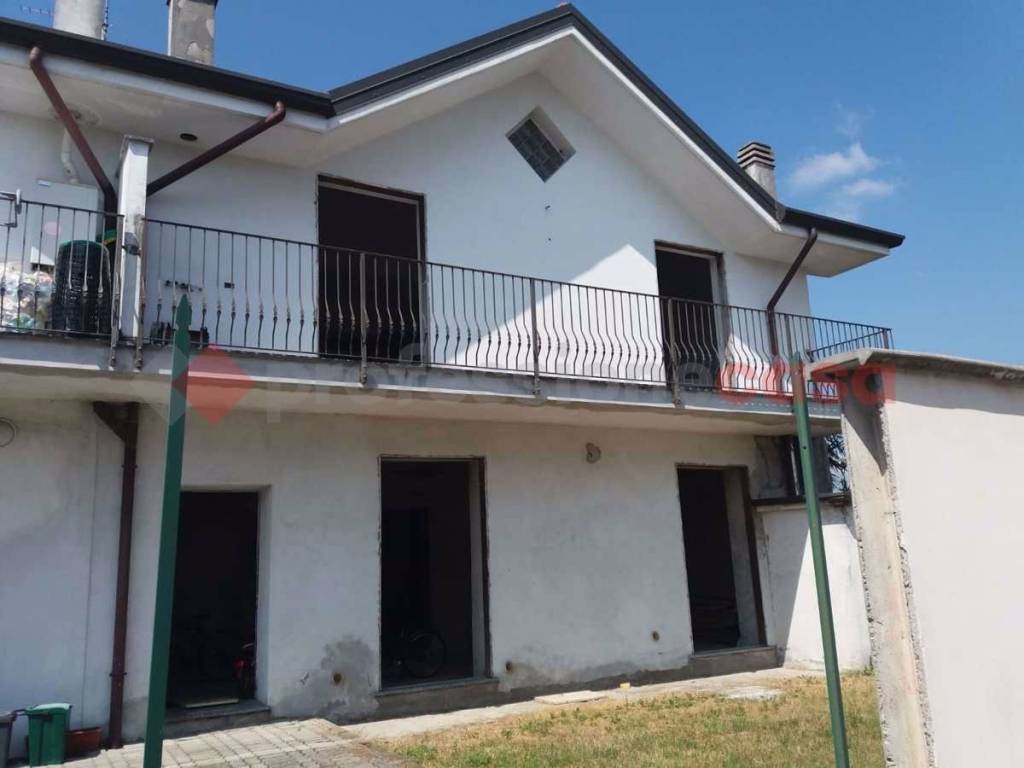 appartamento in vendita ad Inveruno in zona Furato