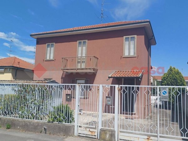 casa indipendente in vendita ad Inveruno