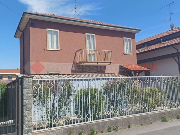casa indipendente in vendita ad Inveruno