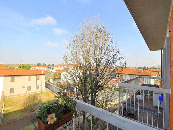 appartamento in vendita ad Inveruno in zona Furato