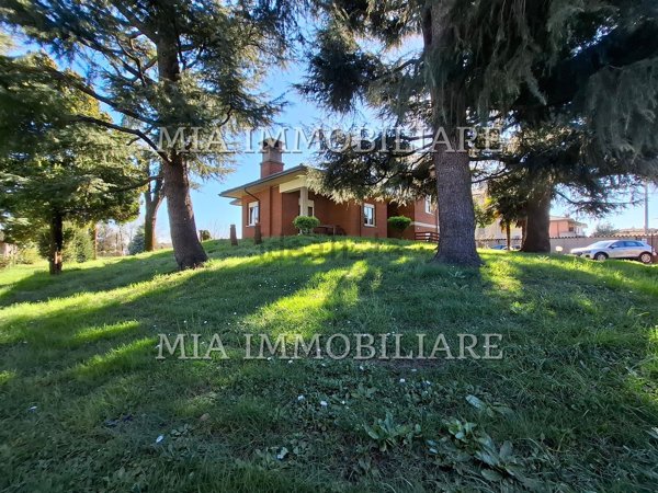 casa indipendente in vendita ad Inveruno in zona Furato
