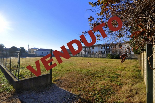 terreno edificabile in vendita ad Inveruno
