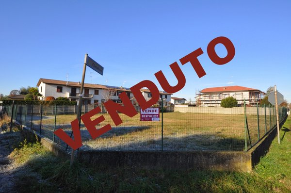 terreno edificabile in vendita ad Inveruno