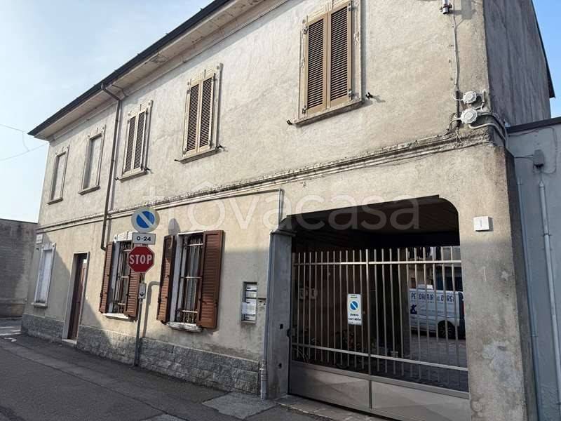 appartamento in vendita ad Inveruno in zona Furato