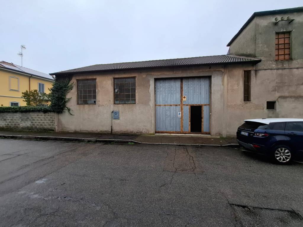 locale commerciale in vendita ad Inveruno