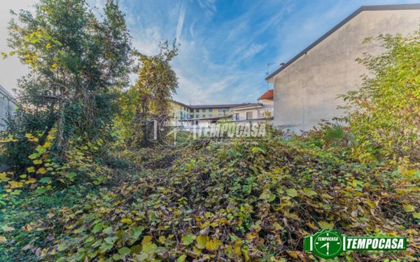 terreno edificabile in vendita ad Inveruno