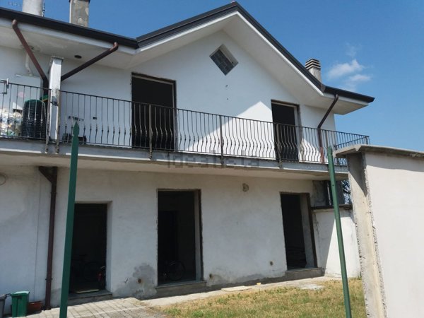 appartamento in vendita ad Inveruno in zona Furato