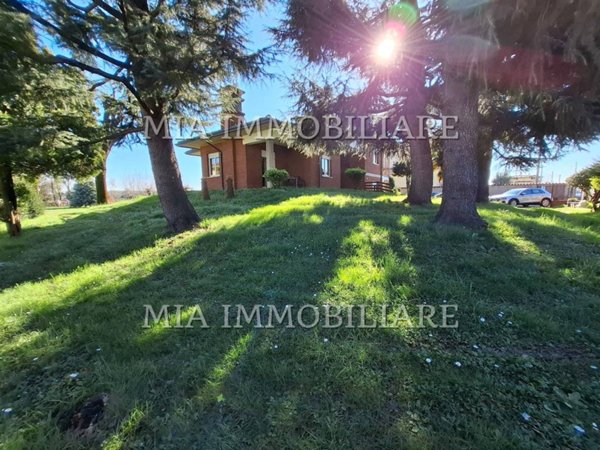 casa indipendente in vendita ad Inveruno in zona Furato