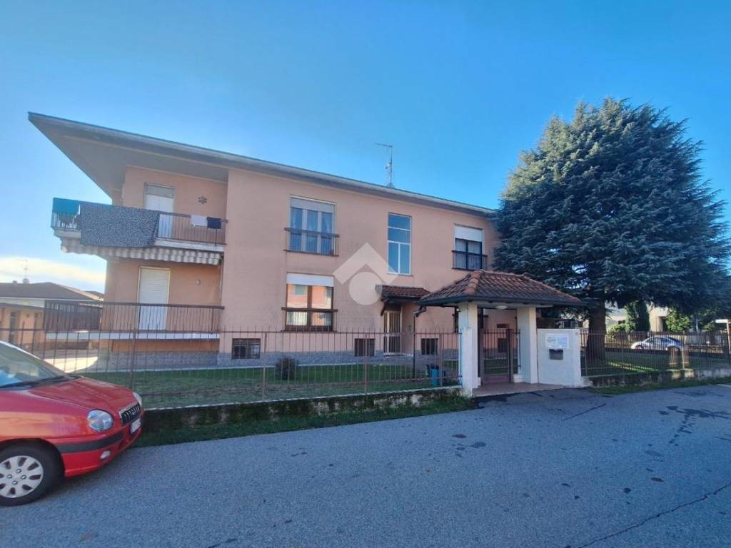 appartamento in vendita ad Inveruno in zona Furato
