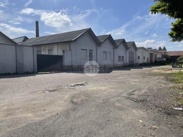 capannone in vendita ad Inveruno