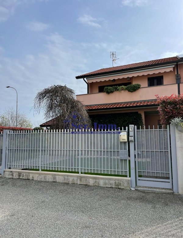 casa indipendente in vendita ad Inveruno