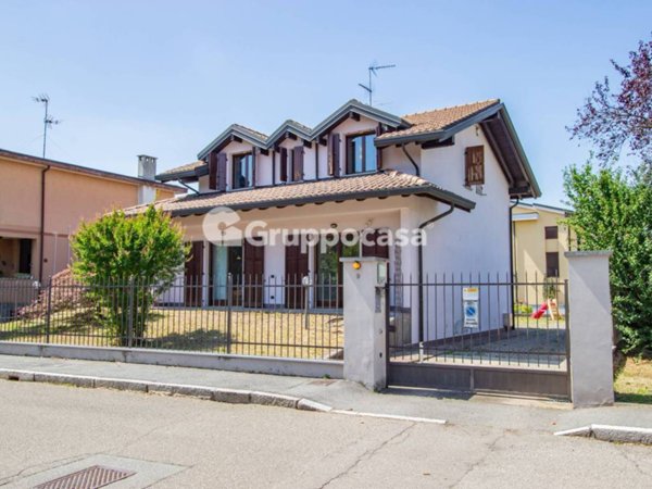 casa indipendente in vendita ad Inveruno