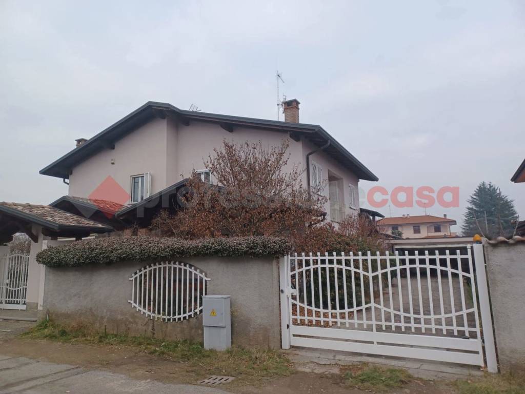 casa indipendente in vendita ad Inveruno